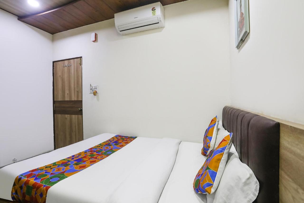Fabhotel Vedanta Inn - Nr Sitabudli Fort ナーグプル エクステリア 写真
