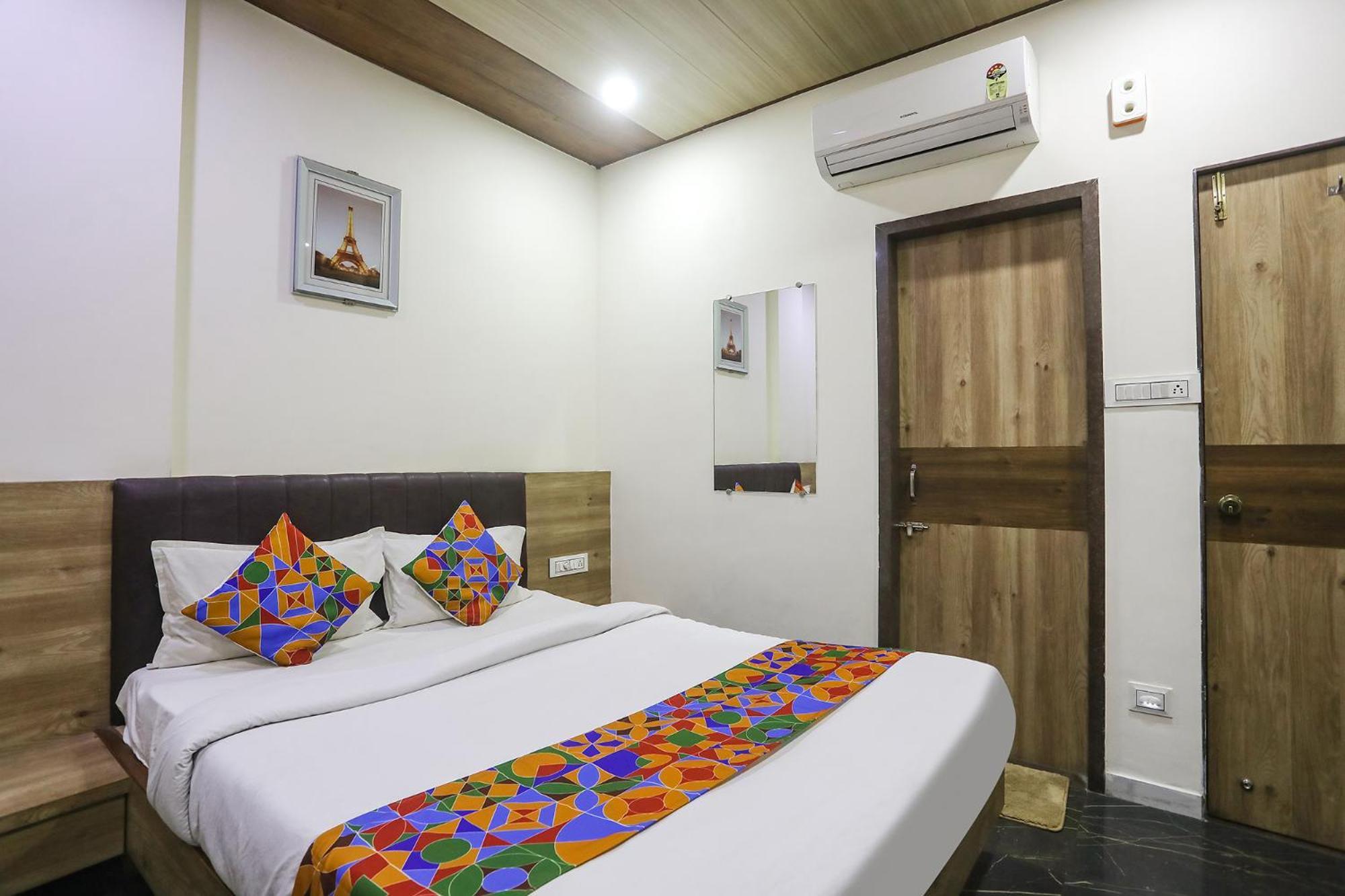 Fabhotel Vedanta Inn - Nr Sitabudli Fort ナーグプル エクステリア 写真