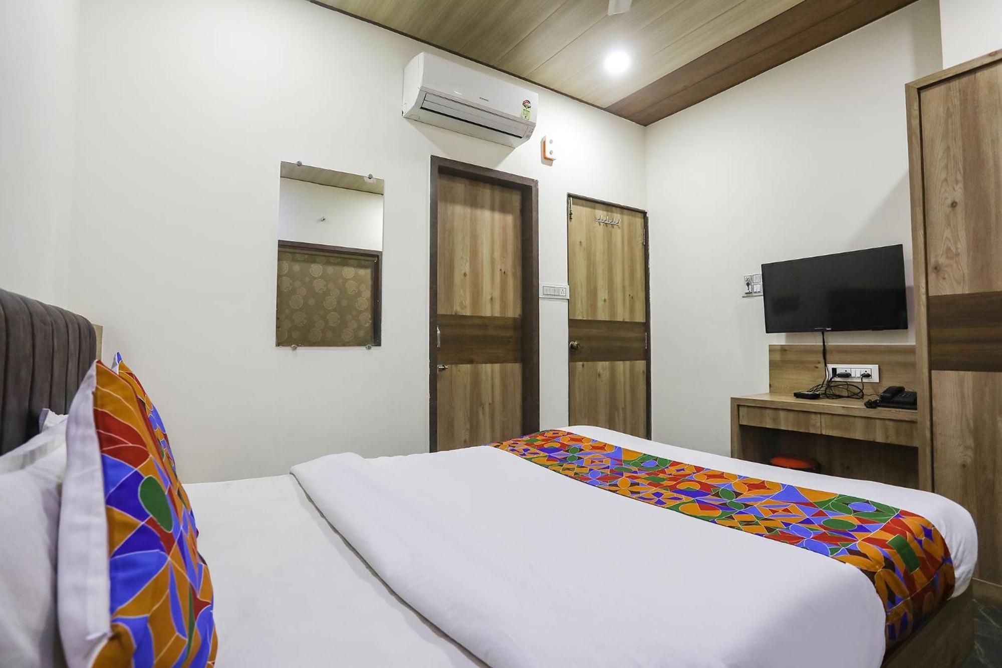 Fabhotel Vedanta Inn - Nr Sitabudli Fort ナーグプル エクステリア 写真