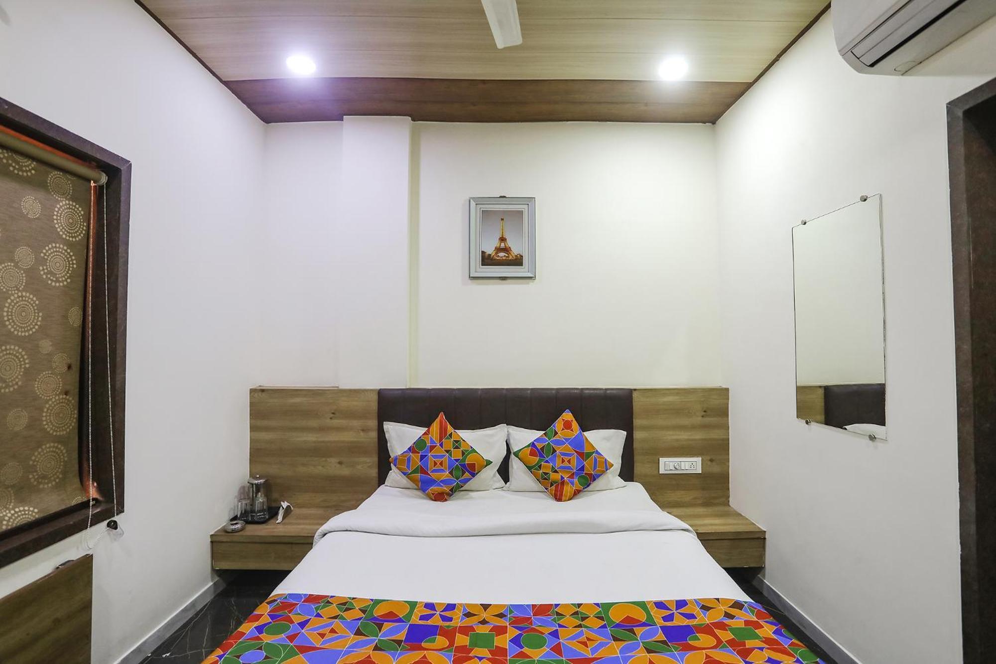 Fabhotel Vedanta Inn - Nr Sitabudli Fort ナーグプル エクステリア 写真